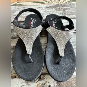 Dazzle them with summery shimmer in Skechers Cali® Meditation - Rockstar. Size 8